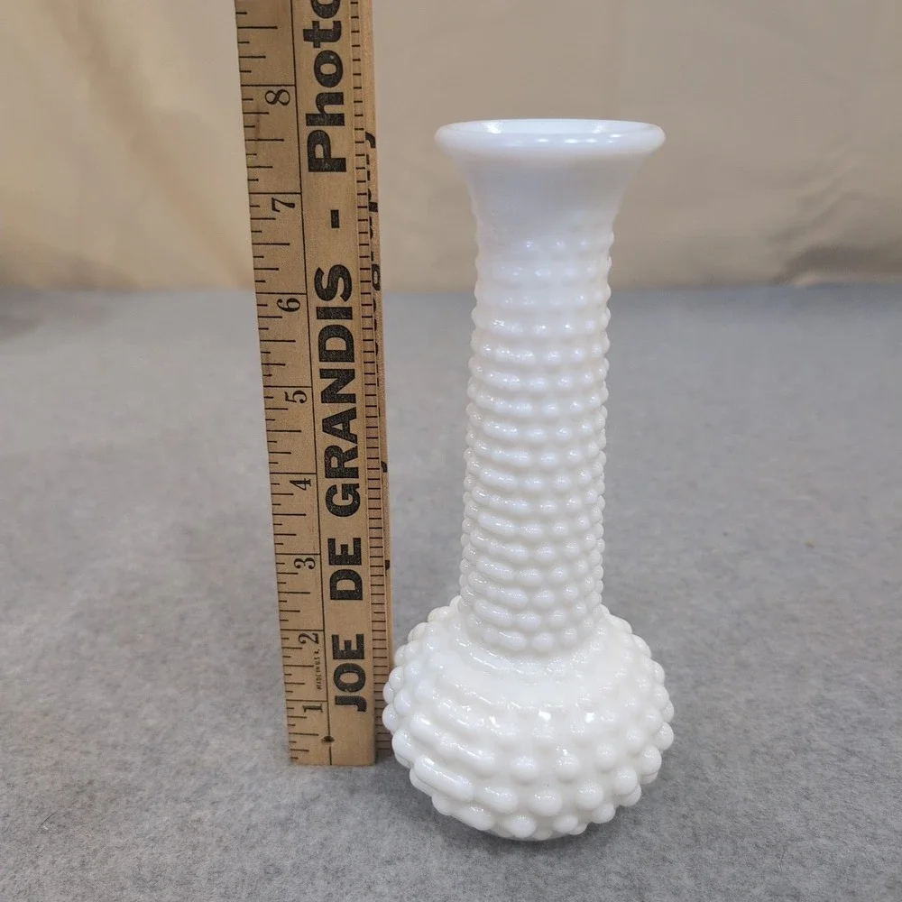 Vintage Fenton White Milk Glass Hobnail Bud Vase Bulbous Base Retro Decor - Picture 5 of 6